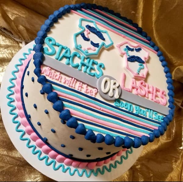 Gender reveal cake with hidden color inside