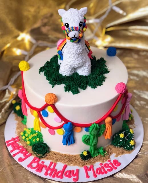 Detailed specialty showpiece cake